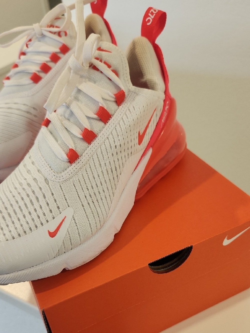 Nike Womens Air Max 270 - White and Peach - Picture 4 of 6